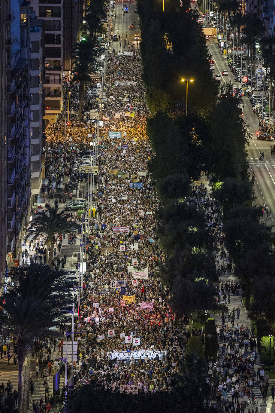 Unas 55.000 personas claman contra la contaminación y reclaman soluciones para «salvar» la laguna.