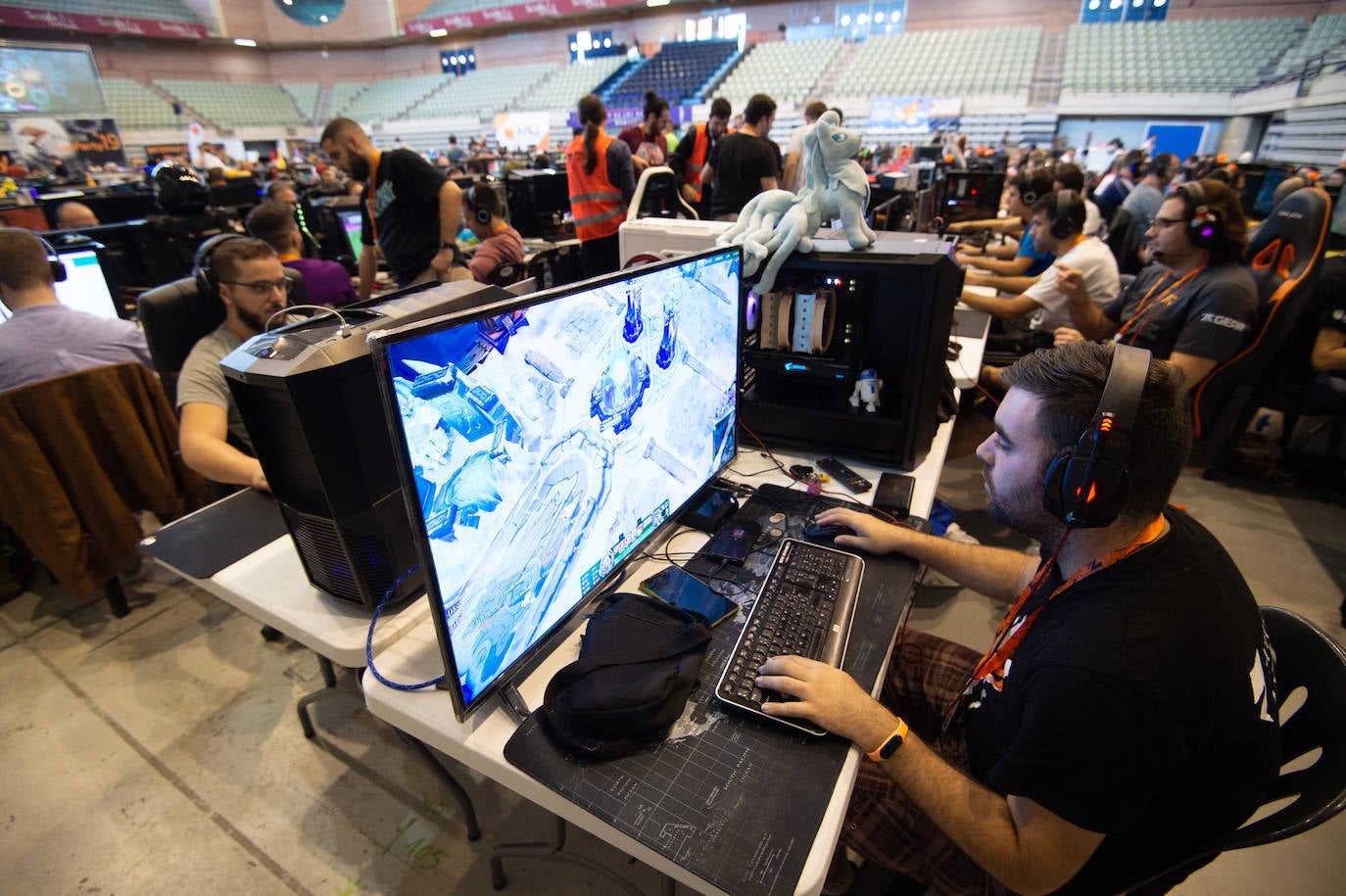 El Palacio de los Deportes de la capital convierte en la sede nacional de los juegos informáticos hasta el domingo, con más de una veintena de actividades, entre conferencias, torneos y talleres
