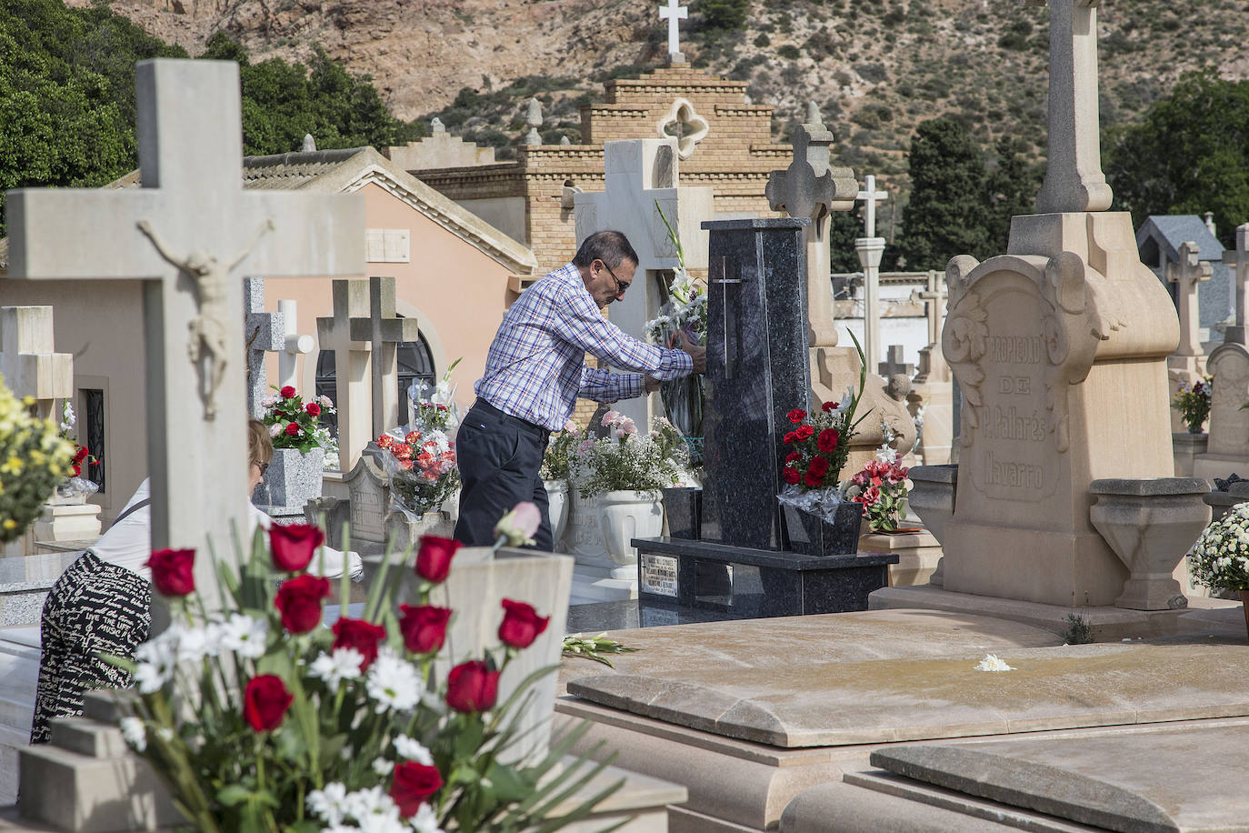 La afluencia de público a los grandes camposantos del municipio fue grande pero escalonada.
