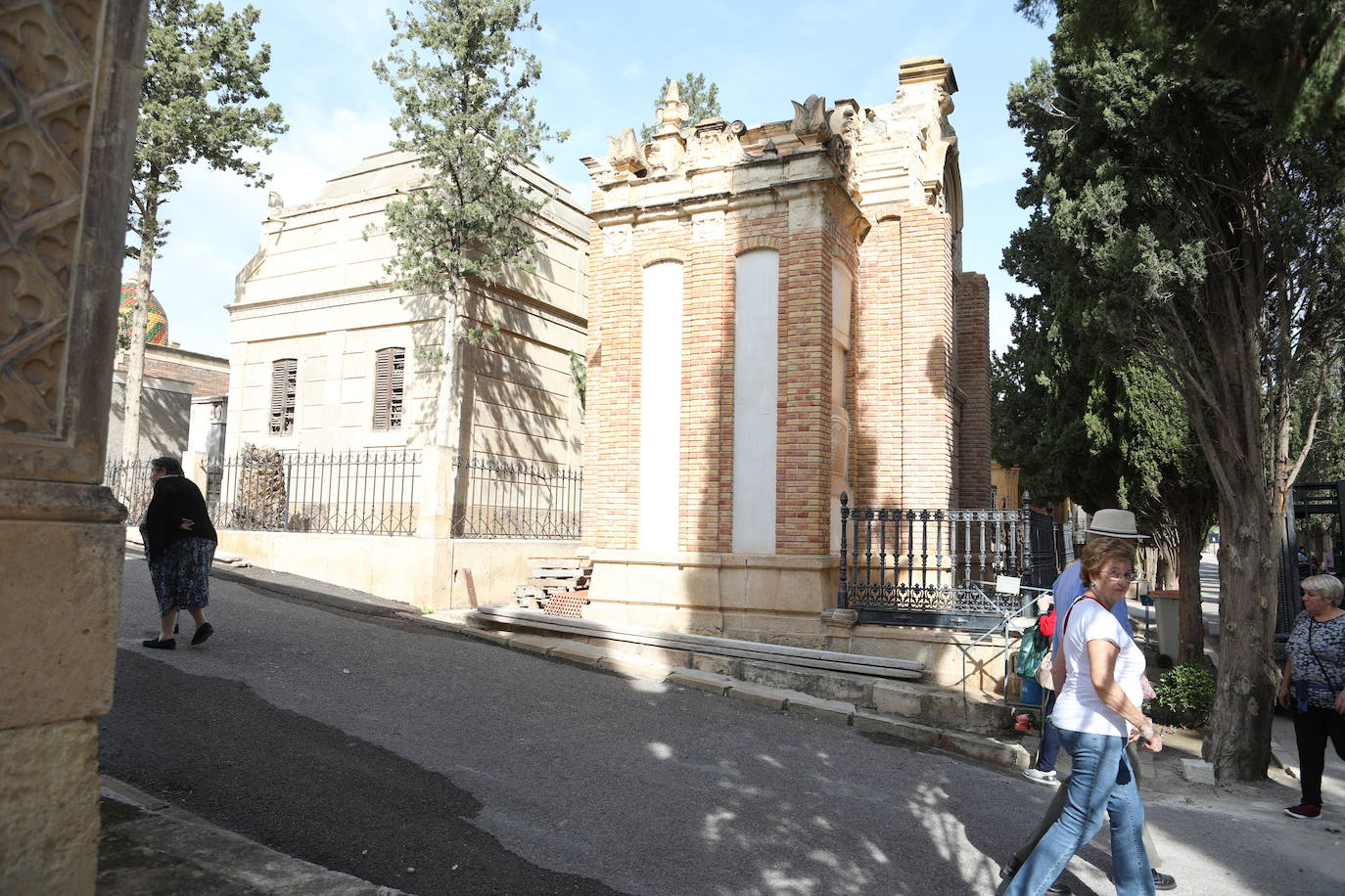 El Plan Director aprobó la intervención y asignó una partida de 250.000 euros tras los seísmos, pero los interesados no han autorizado la restauración.