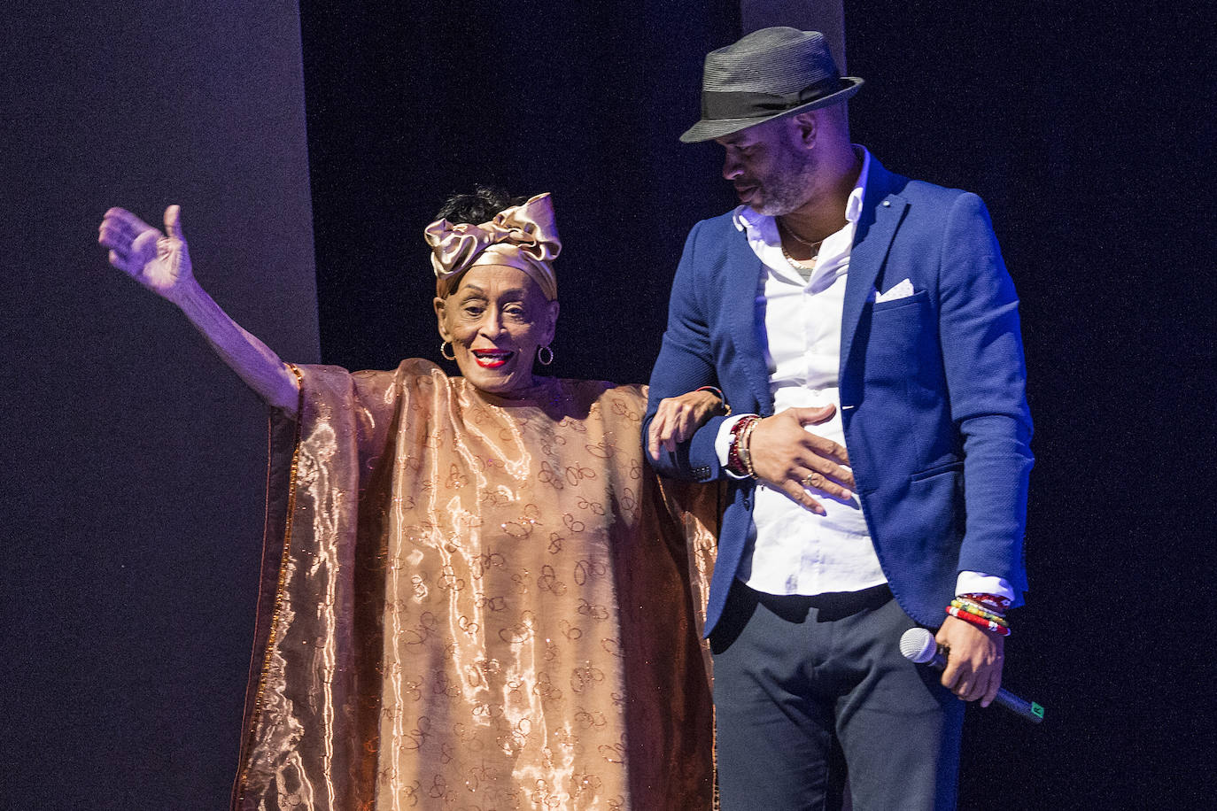 La gran dama de Cayo Hueso inaugura la 39 edición del Cartagena Jazz con la emoción como factor dominante en 'El último beso'.