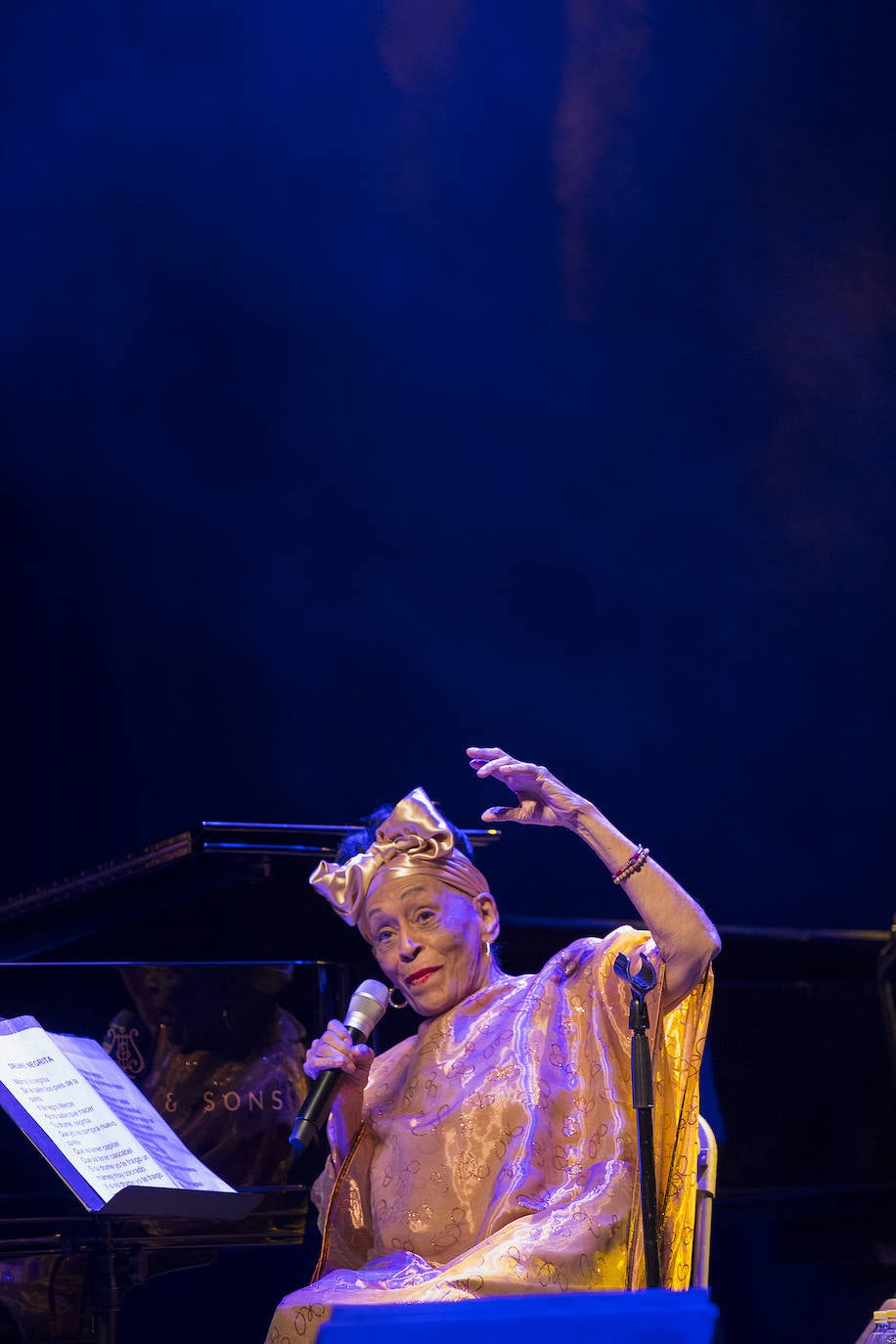 La gran dama de Cayo Hueso inaugura la 39 edición del Cartagena Jazz con la emoción como factor dominante en 'El último beso'.