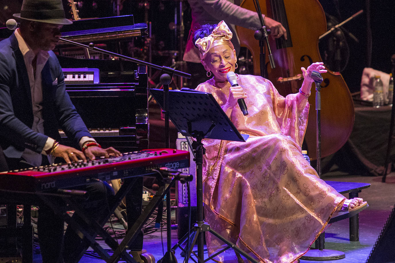 La gran dama de Cayo Hueso inaugura la 39 edición del Cartagena Jazz con la emoción como factor dominante en 'El último beso'.