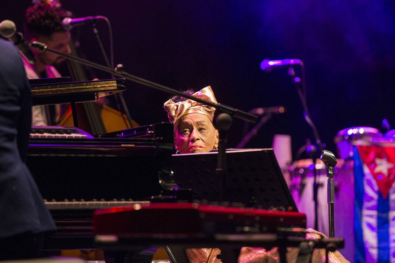 La gran dama de Cayo Hueso inaugura la 39 edición del Cartagena Jazz con la emoción como factor dominante en 'El último beso'.