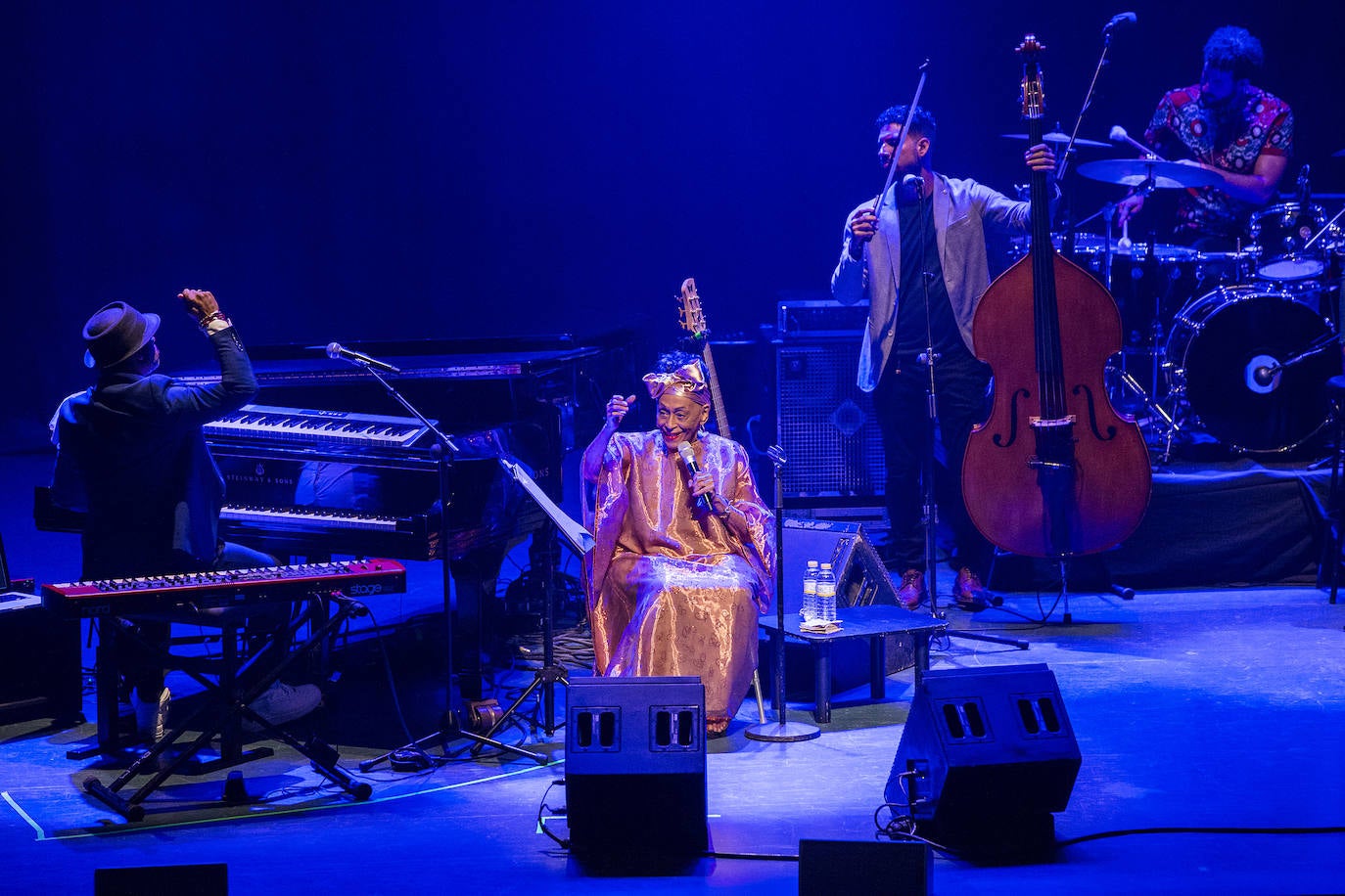 La gran dama de Cayo Hueso inaugura la 39 edición del Cartagena Jazz con la emoción como factor dominante en 'El último beso'.