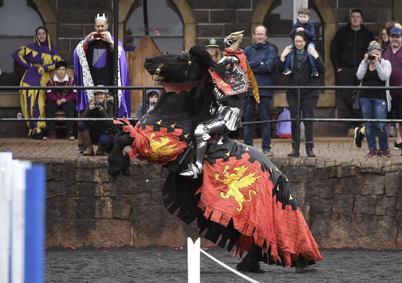 El castillo Kyral en Leigh Creek, a unos cien kilómetros de Melbourne, es testigo de una batalla de justas entre australianos e ingleses que recrea las batallas que vivieron en siglos anteriores.