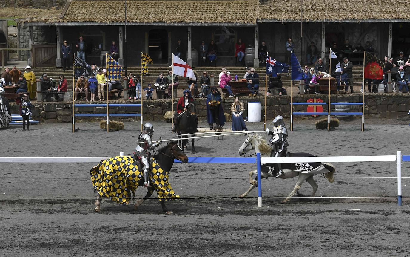 El castillo Kyral en Leigh Creek, a unos cien kilómetros de Melbourne, es testigo de una batalla de justas entre australianos e ingleses que recrea las batallas que vivieron en siglos anteriores.