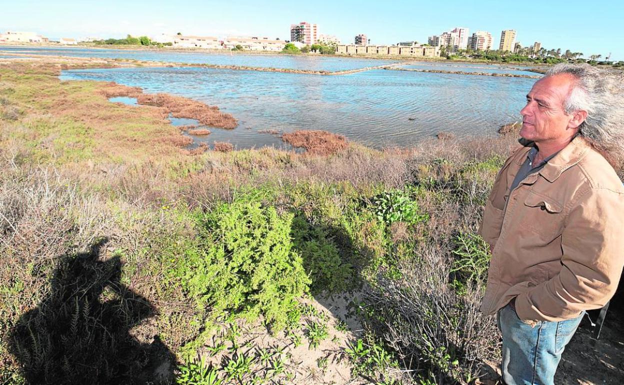 El director de ANSE, Pedro García, en las Salinas de Marchamalo.