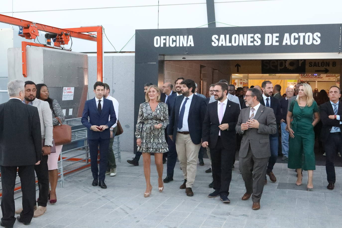 El presidente López Miras y el alcalde destacan la importancia de un sector que en la Región cuenta con 1.500 granjas.