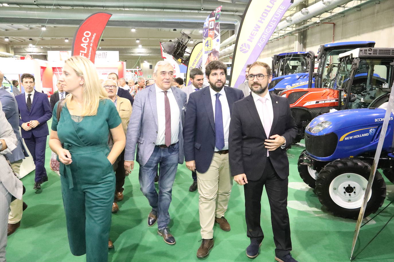 El presidente López Miras y el alcalde destacan la importancia de un sector que en la Región cuenta con 1.500 granjas.