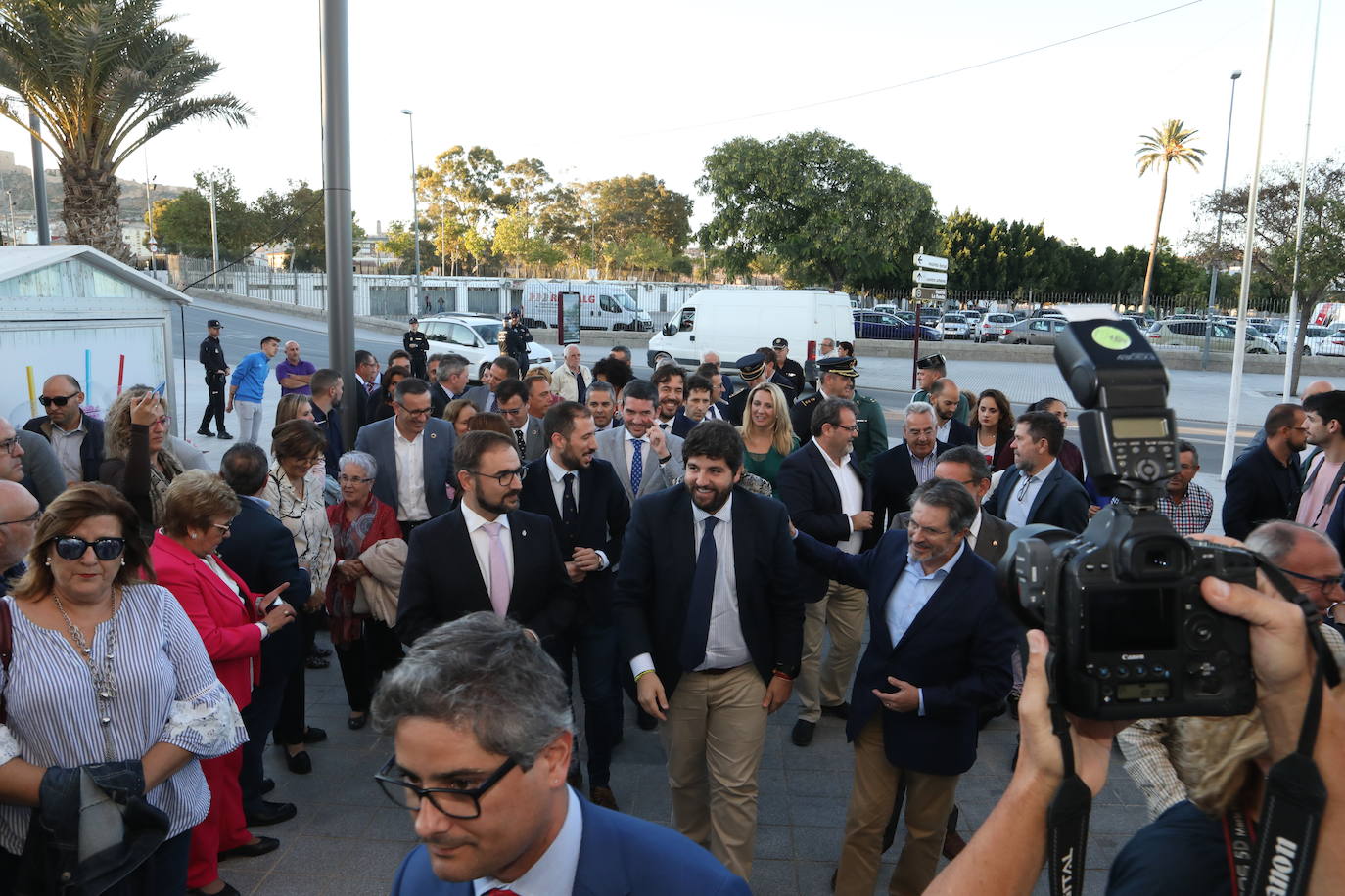 El presidente López Miras y el alcalde destacan la importancia de un sector que en la Región cuenta con 1.500 granjas.