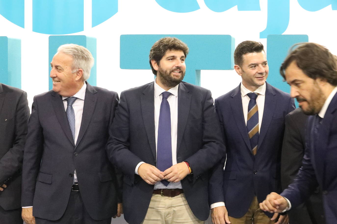 El presidente López Miras y el alcalde destacan la importancia de un sector que en la Región cuenta con 1.500 granjas.