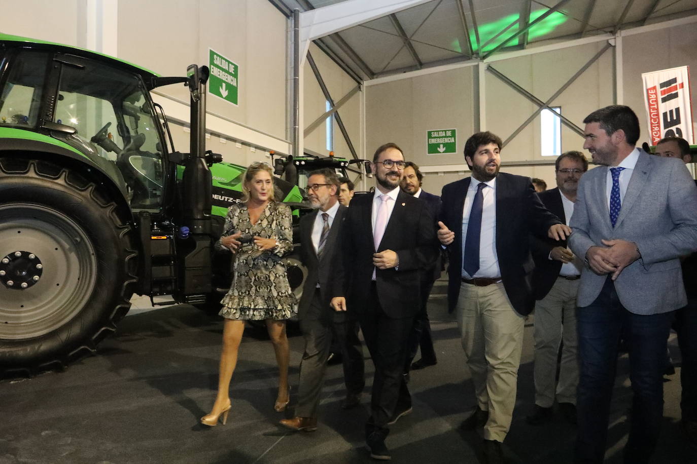 El presidente López Miras y el alcalde destacan la importancia de un sector que en la Región cuenta con 1.500 granjas.