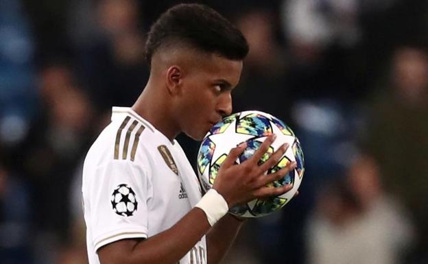 Rodrygo desborda de ilusión al Bernabéu