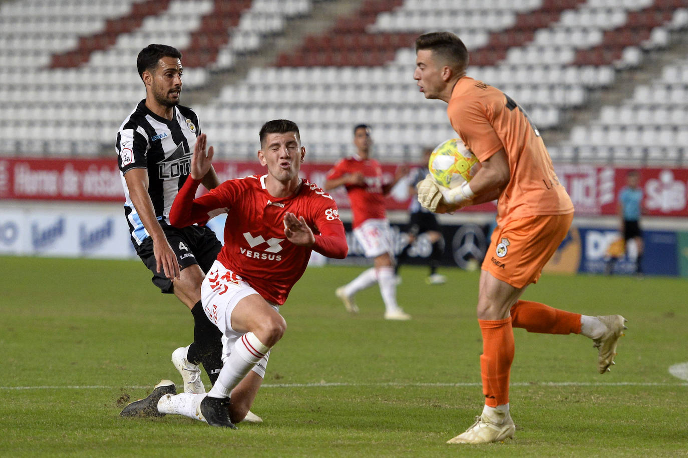 El técnico grana consigue meter al Real Murcia en la Copa del Rey tras superar tres rondas y logra uno de los objetivos marcados por la directiva esta temporada