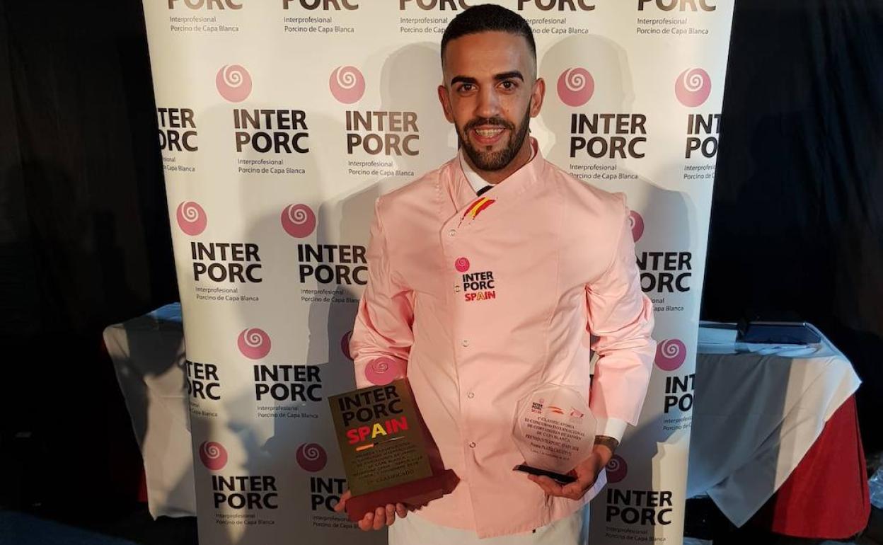 Daniel Sánchez Cambres, mejor cortador de jamón de capa blanca.
