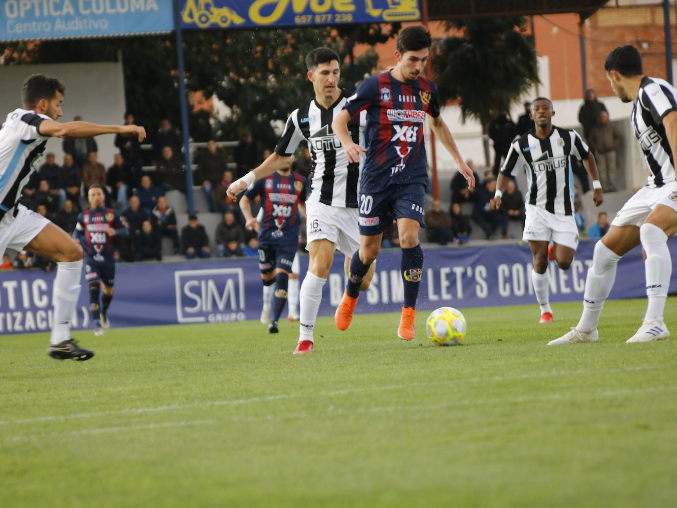 Dos goles del defensa alicantino, en estado de gracia, dejaron encarrilado el partido en la primer parte