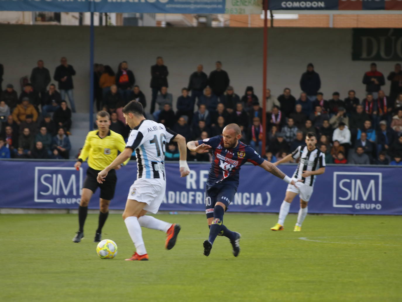 Dos goles del defensa alicantino, en estado de gracia, dejaron encarrilado el partido en la primer parte