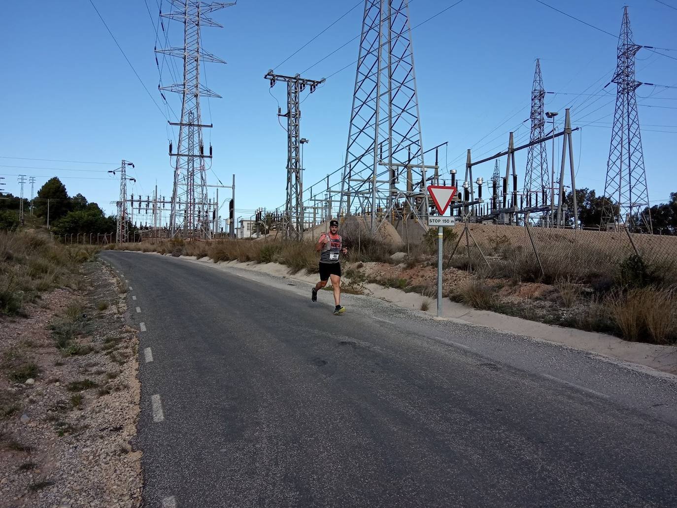 El atleta del Mobel Automenor Running Team vence con un tiempo de 1:33:14, por los 2:01:03 para la ganadora femenina.