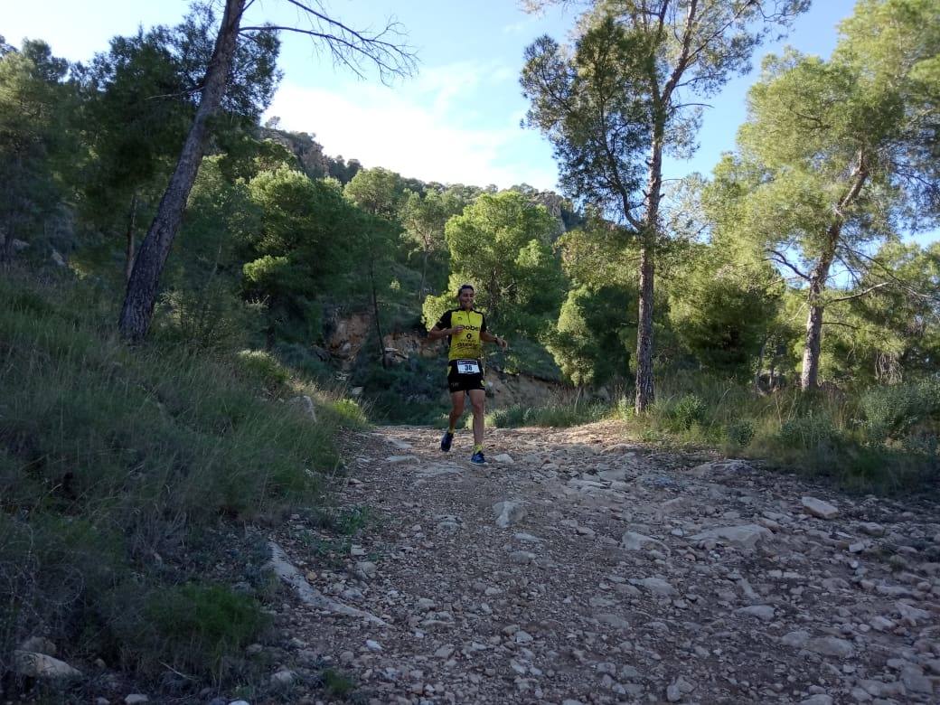 El atleta del Mobel Automenor Running Team vence con un tiempo de 1:33:14, por los 2:01:03 para la ganadora femenina.