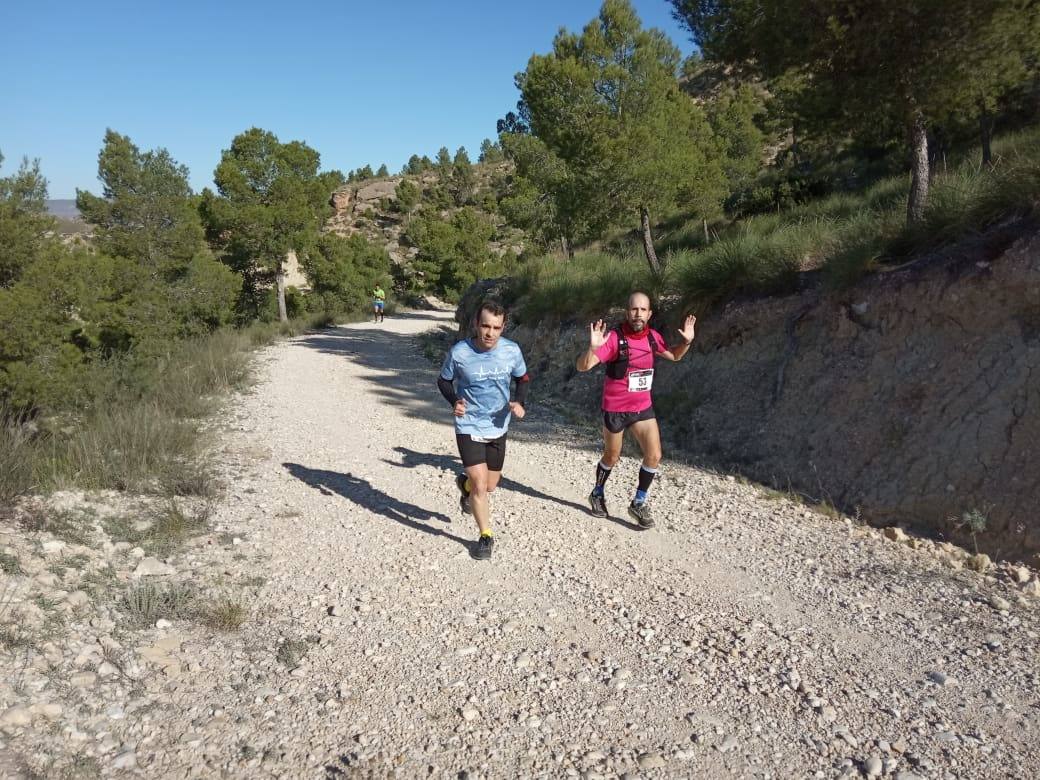 El atleta del Mobel Automenor Running Team vence con un tiempo de 1:33:14, por los 2:01:03 para la ganadora femenina.