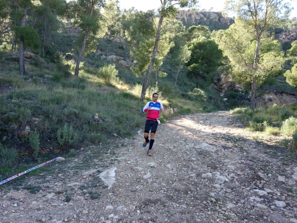 El atleta del Mobel Automenor Running Team vence con un tiempo de 1:33:14, por los 2:01:03 para la ganadora femenina.