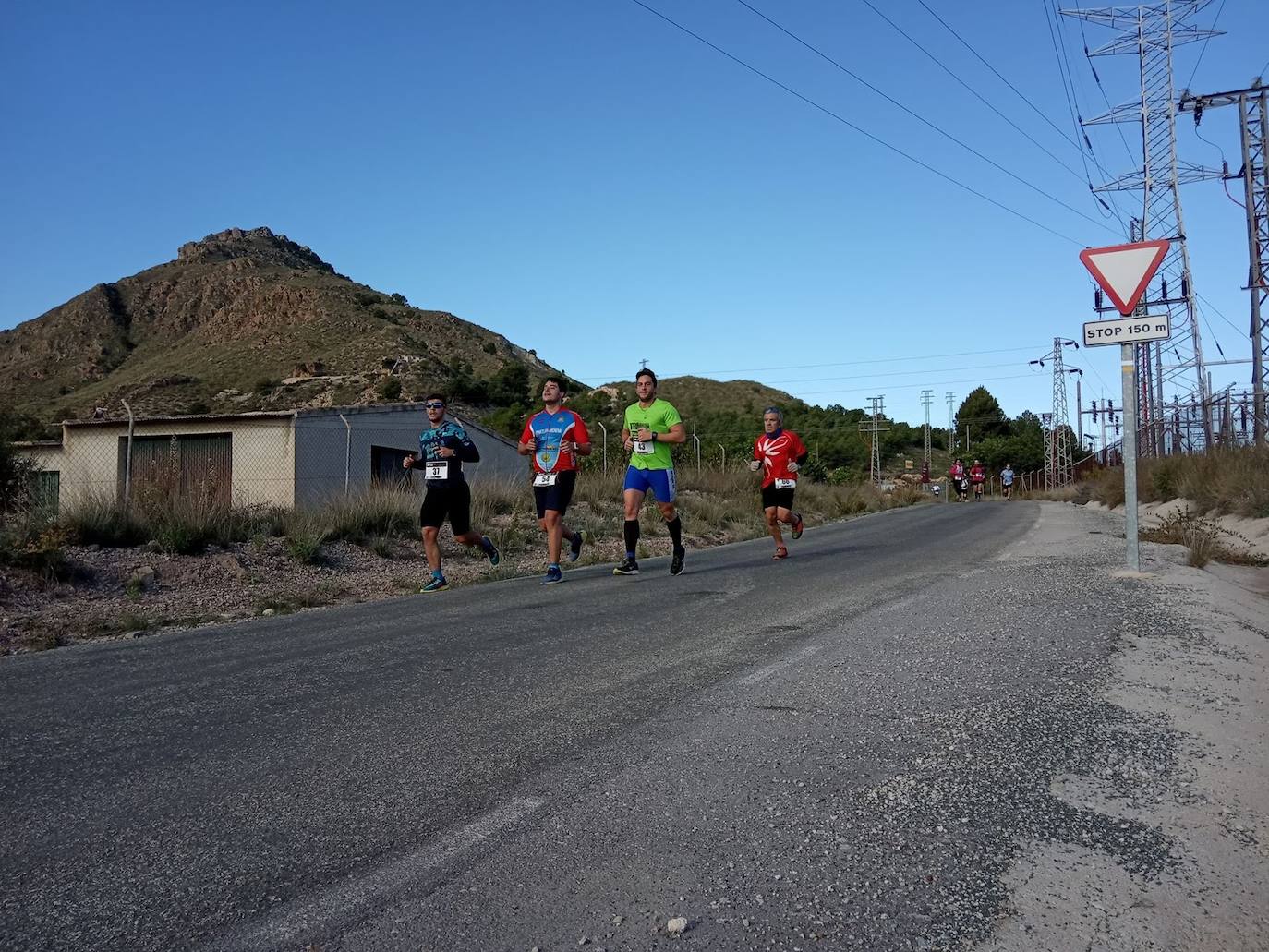 El atleta del Mobel Automenor Running Team vence con un tiempo de 1:33:14, por los 2:01:03 para la ganadora femenina.