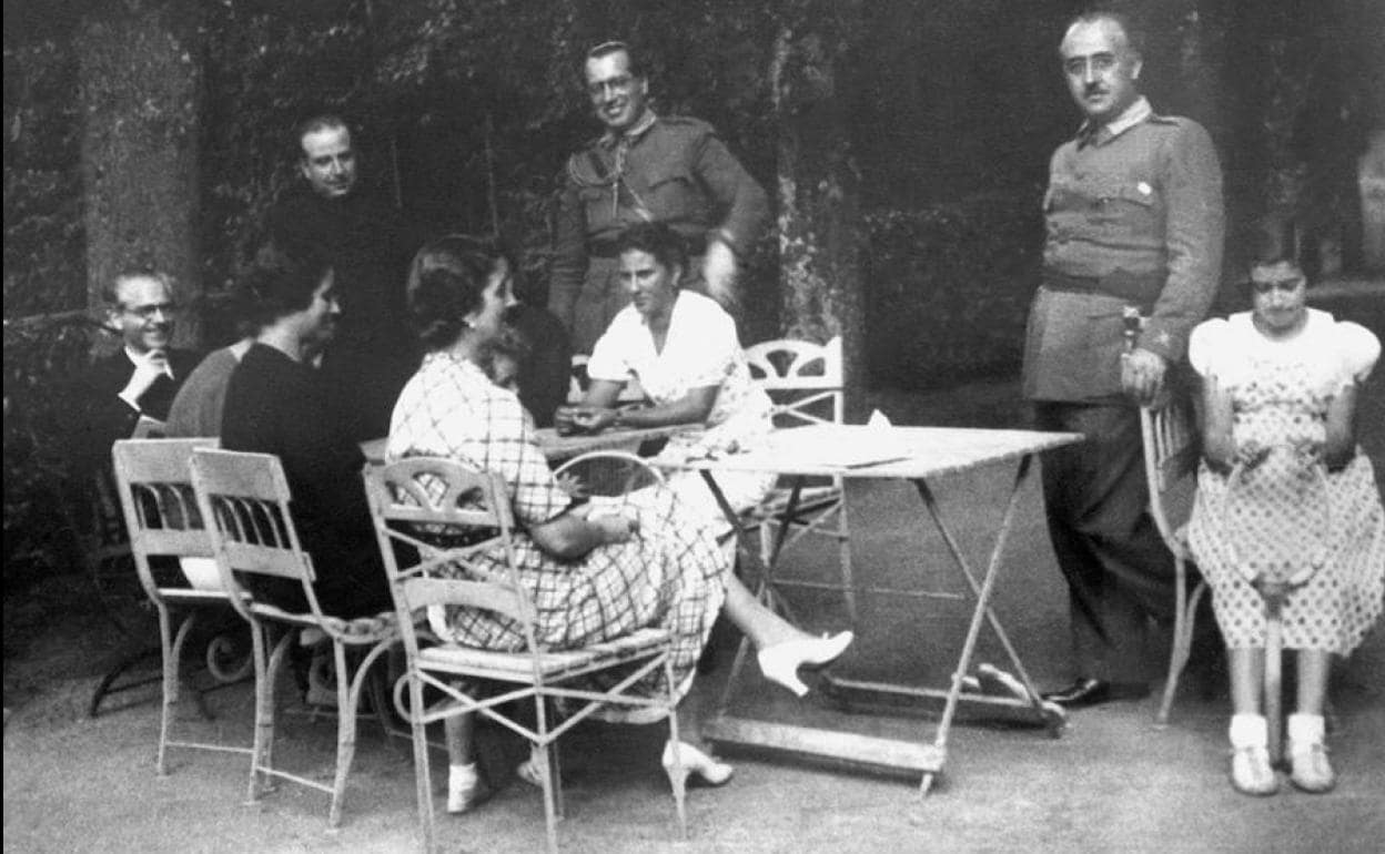 La familia Franco en una fotografía.