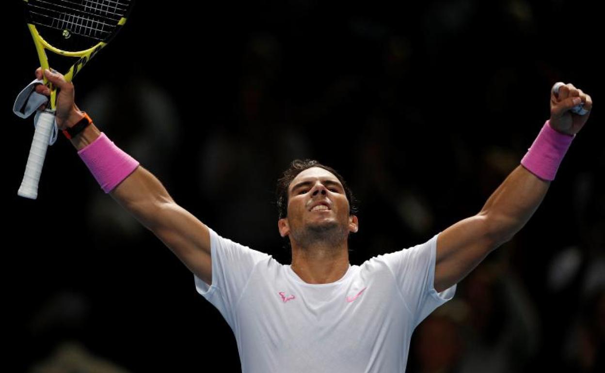 Rafa Nadal celebra su épica victoria ante Medvedev.