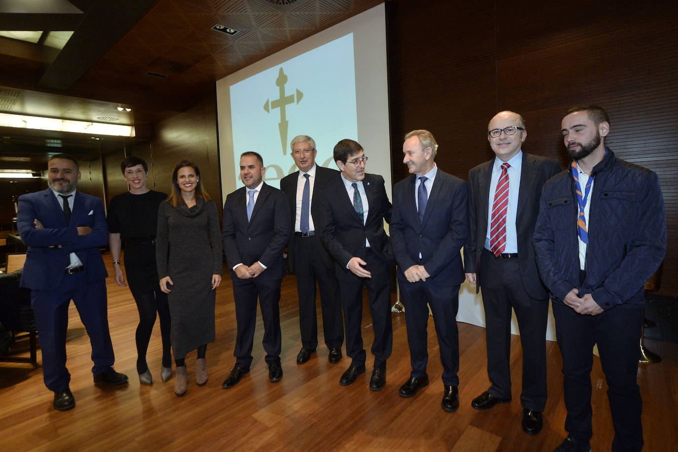 La delegación en la Región de Murcia de la Asociación Española Contra el Cáncer (AECC) celebró su cena benéfica, en la que hizo entrega de sus premios.