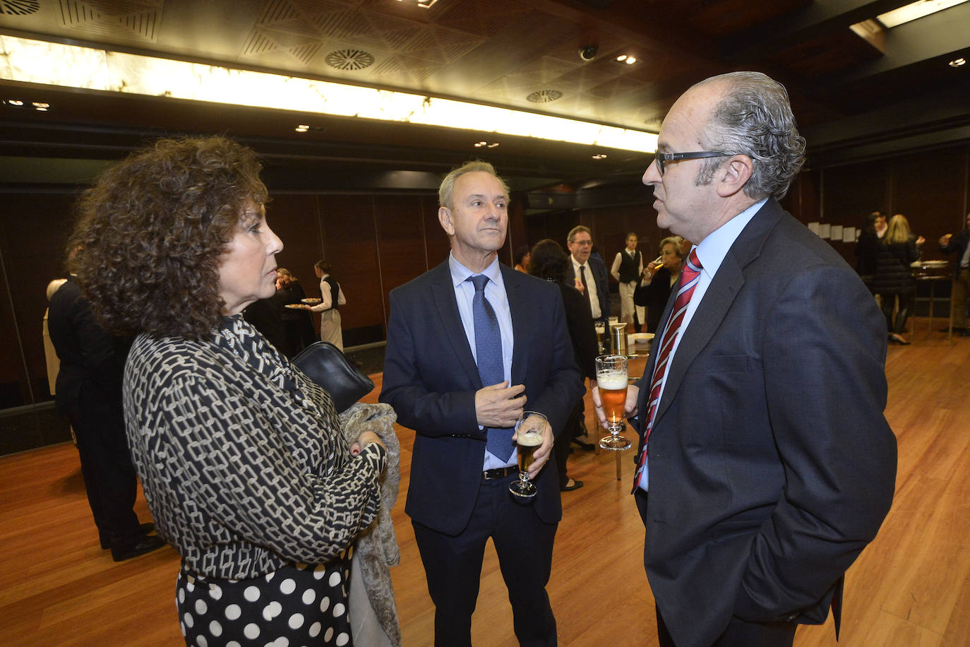 La delegación en la Región de Murcia de la Asociación Española Contra el Cáncer (AECC) celebró su cena benéfica, en la que hizo entrega de sus premios.