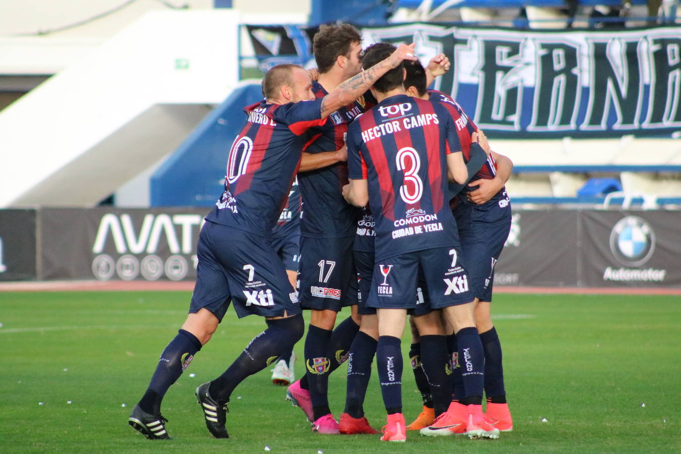 Un gol de Manel sobre la bocina trunca la buena racha del conjunto de Sandroni y le da los tres puntos a un Marbella que vuelve a la senda del triunfo