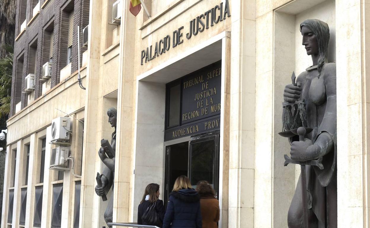 Fachada del Palacio de Justicia de la Región de Murcia en una foto de archivo.