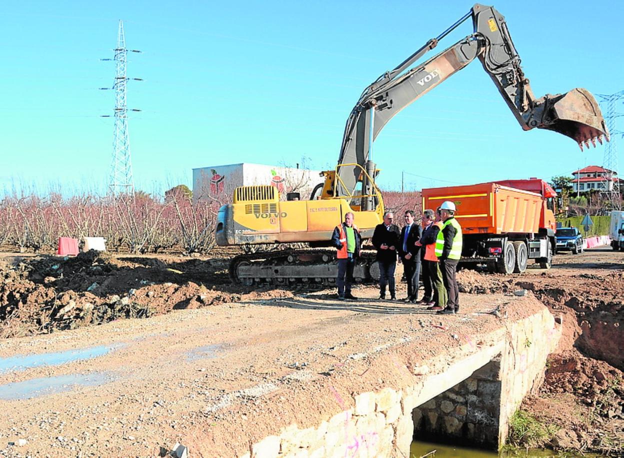 Trabajos de mejora en uno de los tramos de la carretera B19. 