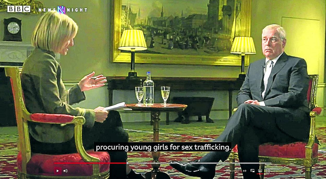Momento de la entrevista en que la periodista de la BBC hace referencia al tráfico sexual de menores.