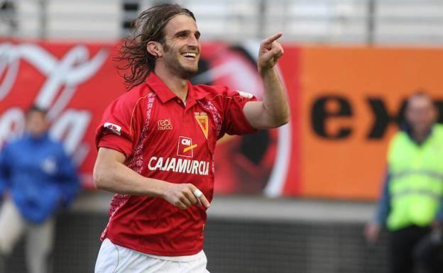 Iván Alonso celebra un gol con el Real Murcia, en una imagen de archivo.