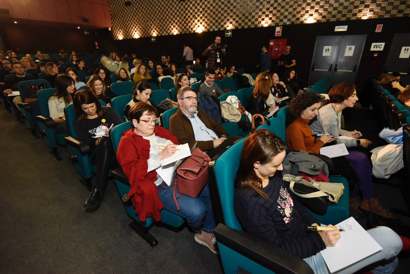 El Proyecto Aula, organizado por el diario LA VERDAD, reúne a especialistas de la educación que apuestan por la inteligencia emocional y la creatividad.