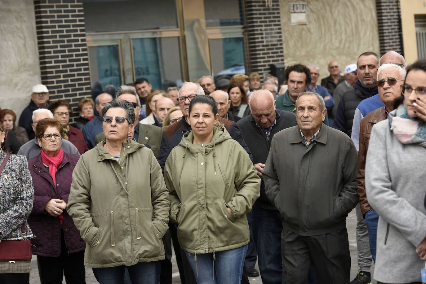 La plataforma ciudadana que reclama una bajada del gravamen de la contribución recoge otras 300 firmas de apoyo . 