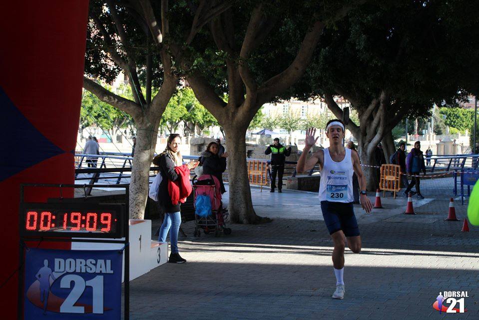 El atleta de la UCAM completa los 6 kilómetros en 19:09 minutos, por los 23:04 de la corredora del Bitec Tri Impulso