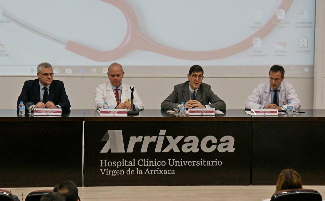 El consejero de Salud, Manuel Villegas, en la VIII Jornada de Cardiogenética junto a representantes del hospital la Arrixaca.