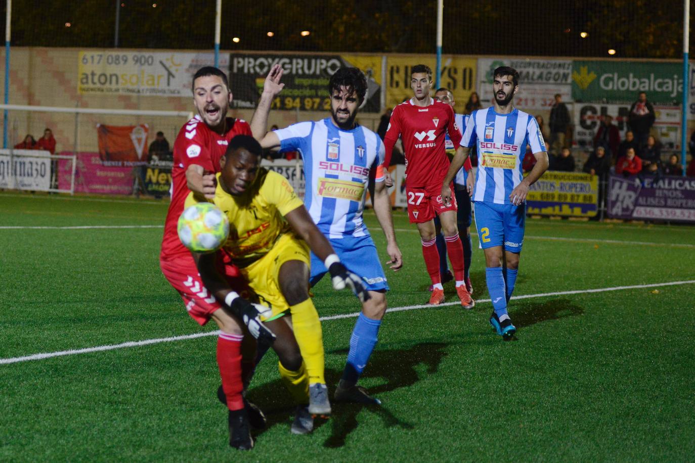 Julio Algar fue expulsado tras una jugada dudosa, pero los granas dieron demasiadas facilidades en defensa a su rival, que ganó su primer partido en casa esta temporada