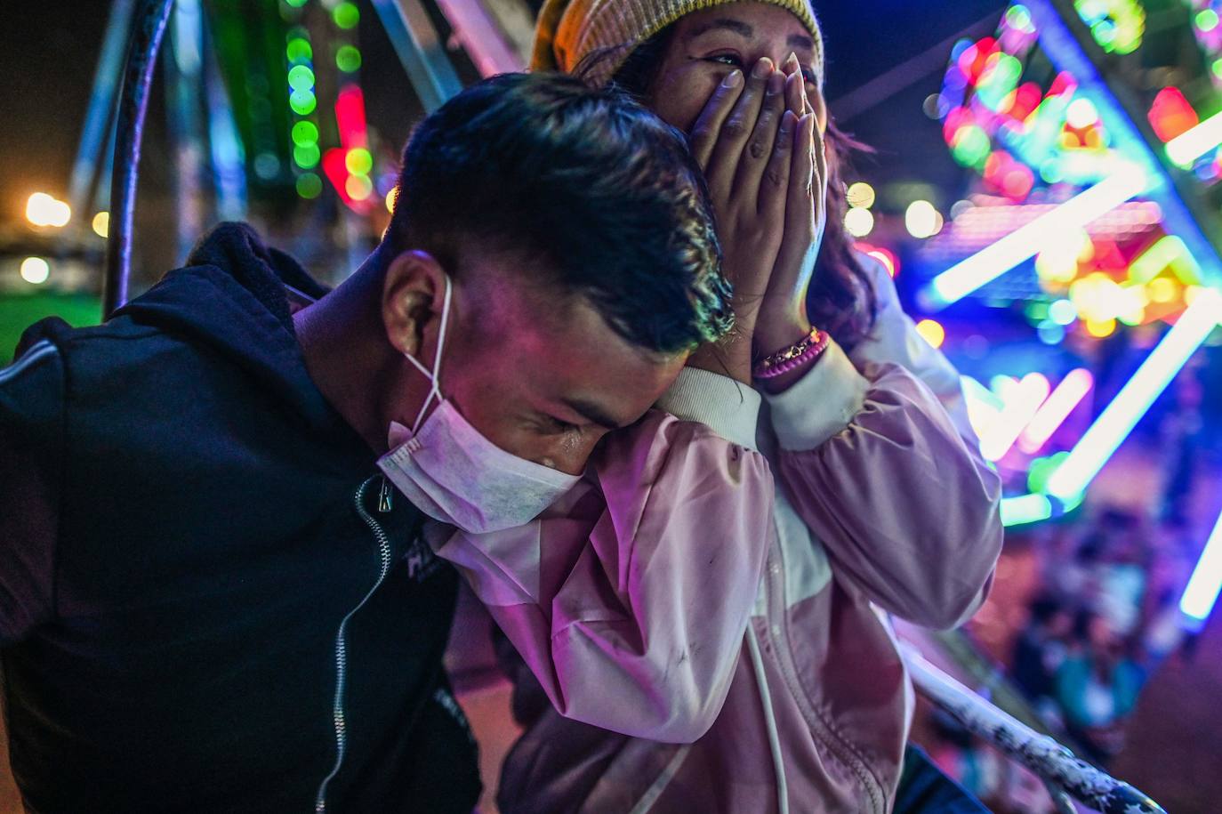 En Birmania las grandes norias de las ferias giran gracias a la mera fuerza del hombre. Grupos de acróbatas bien entrenados y coordinados se encargan de trepar por el entramado de metales para hacer girar la estructura y que así los visitantes puedan disfrutar de una bonita vista de la ciudad