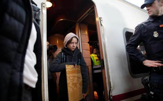 Su llegada a Madrid en tren.