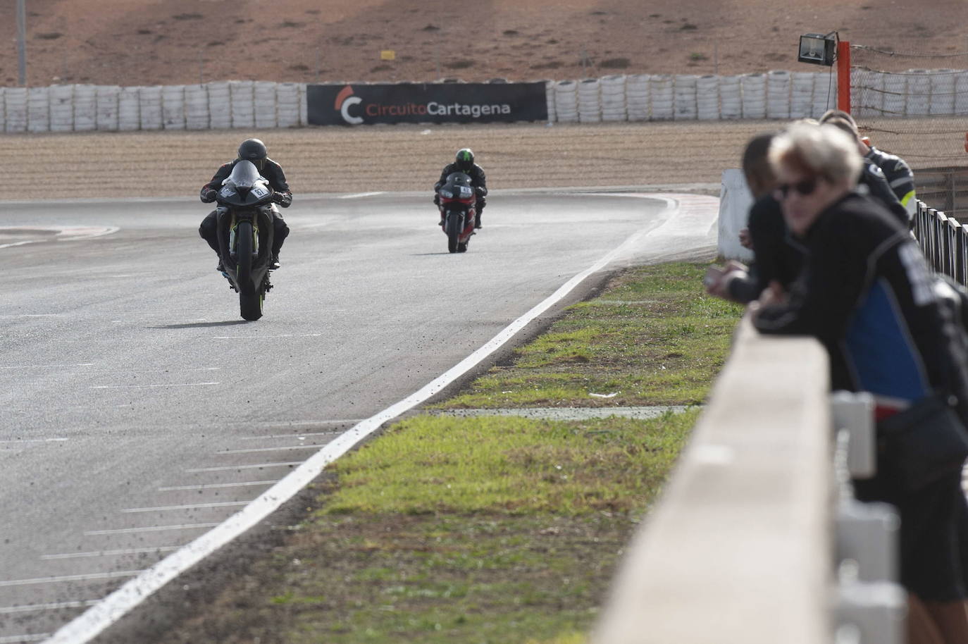 El trazado, mejorado y ensanchado, acoge también competiciones automovilísticas pero está penalizado por la falta de homologación y de apoyos.