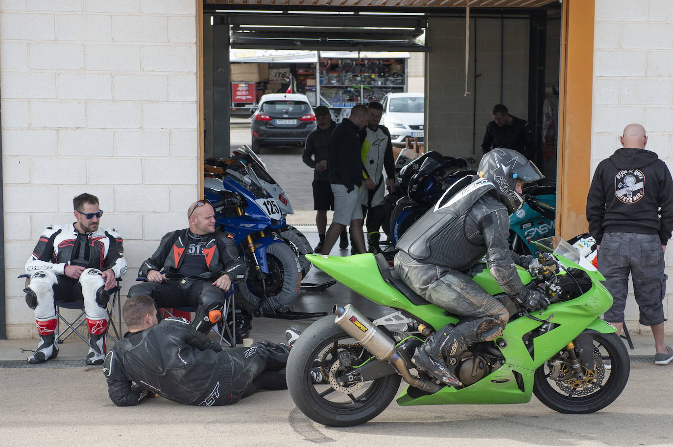 El trazado, mejorado y ensanchado, acoge también competiciones automovilísticas pero está penalizado por la falta de homologación y de apoyos.