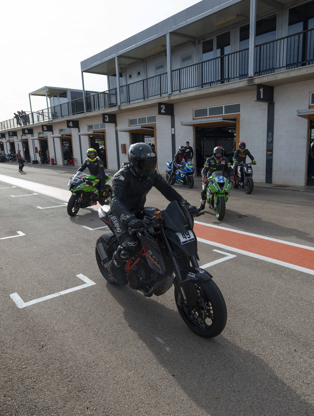 El trazado, mejorado y ensanchado, acoge también competiciones automovilísticas pero está penalizado por la falta de homologación y de apoyos.