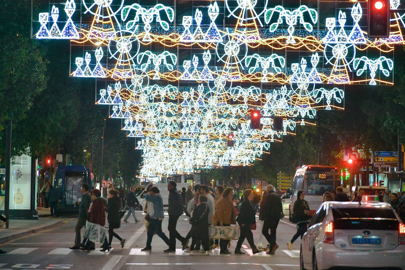 El programa por las fiestas engloba un centenar de talleres gratuitos para toda la familia, que se desarrollarán desde el 13 de diciembre hasta el 4 de enero.