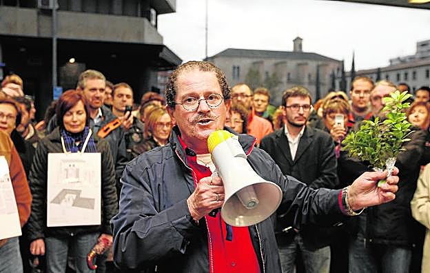 El arqueólogo y profesor de la UMU Javier García del Toro, en una concentración en defensa de San Esteban en 2009. 