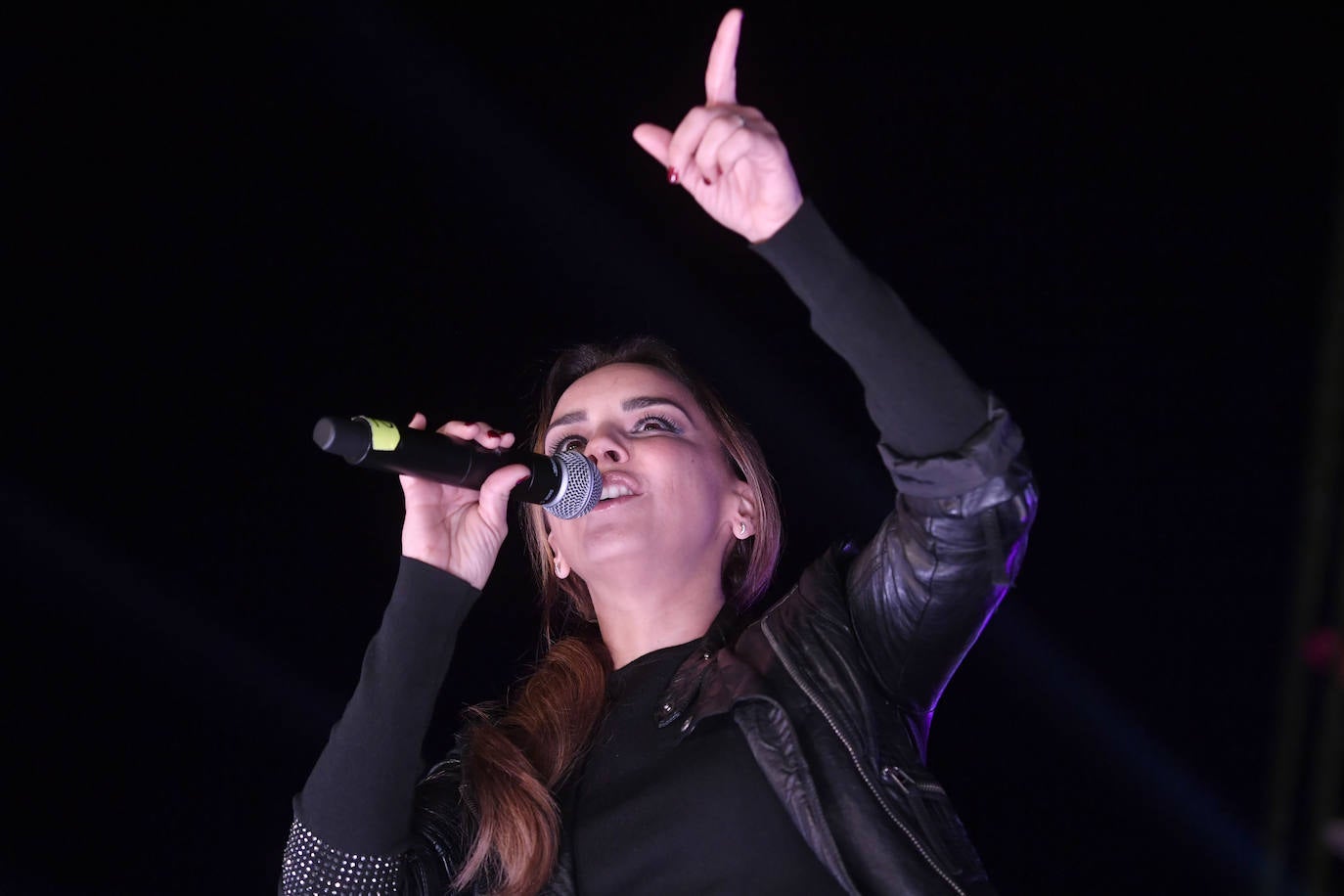 Ocho máquinas de nieve se encargaron de simular una nevada en la Plaza Circular