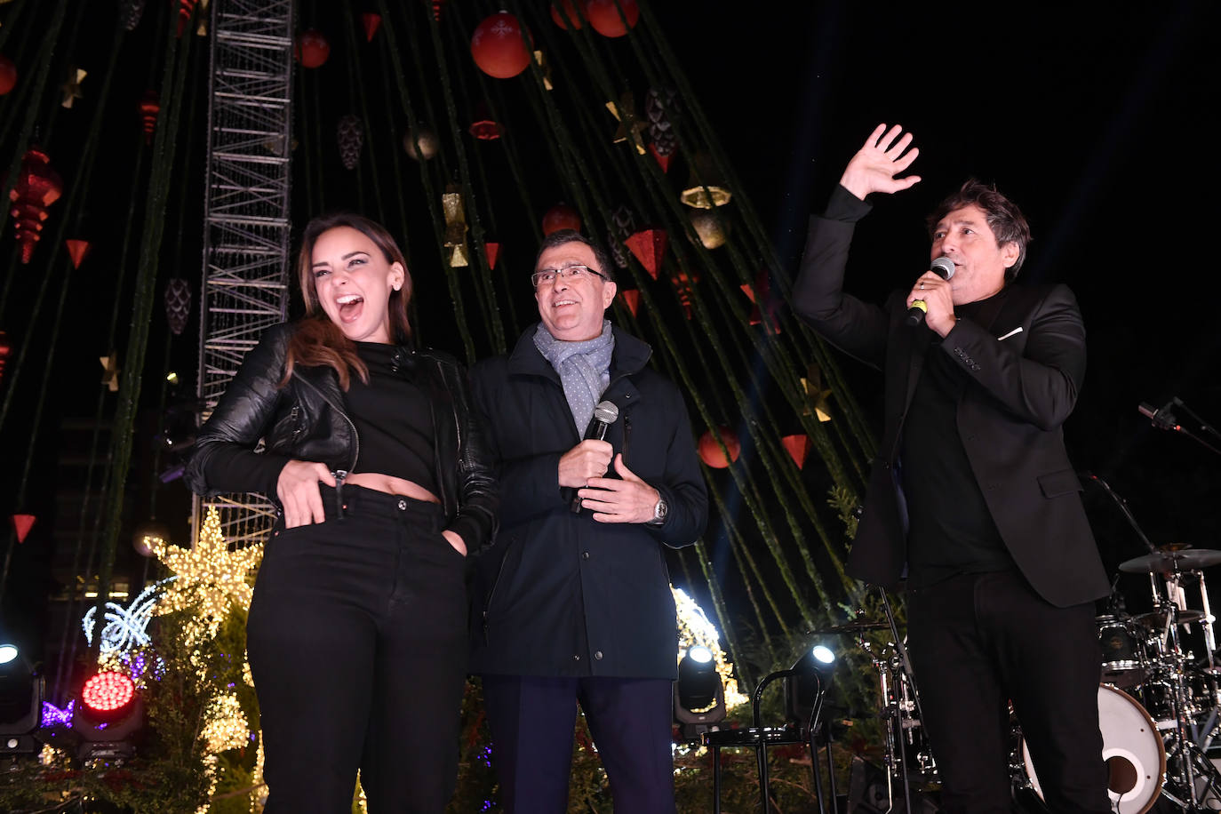Ocho máquinas de nieve se encargaron de simular una nevada en la Plaza Circular